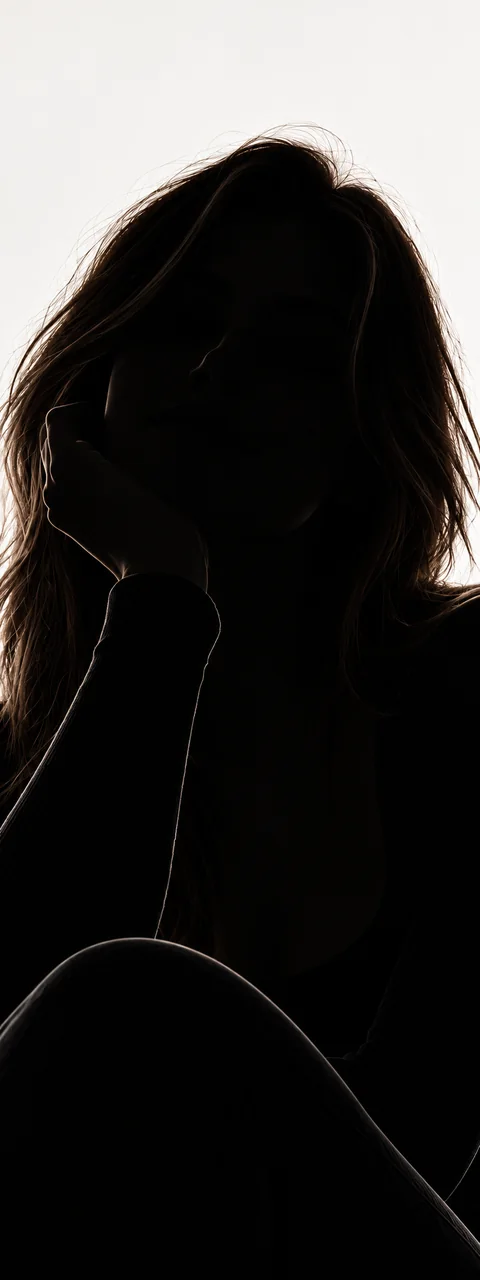 Graphic silhouette — woman